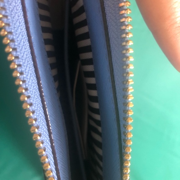 100 % authentic - Like new - never worn - Picture 4 of 4